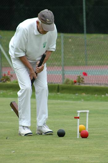sbd pet.jpg - Peter D about to run the hoop in a tight finished game against Cliff D